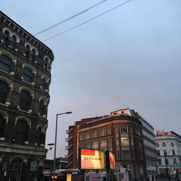Una foto de Flat Iron Square