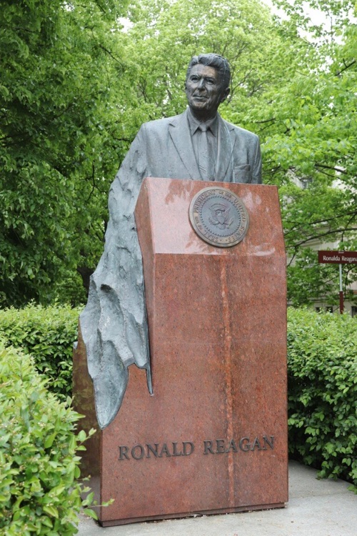 A photo of Monument Ronald Reagan