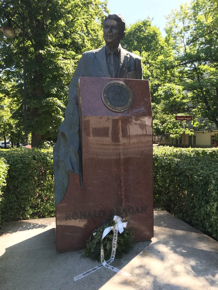 A photo of Monument Ronald Reagan