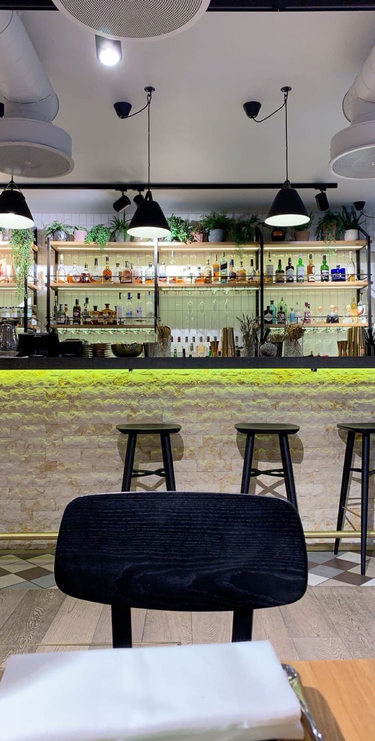 A photo of Hans' Bar & Grill