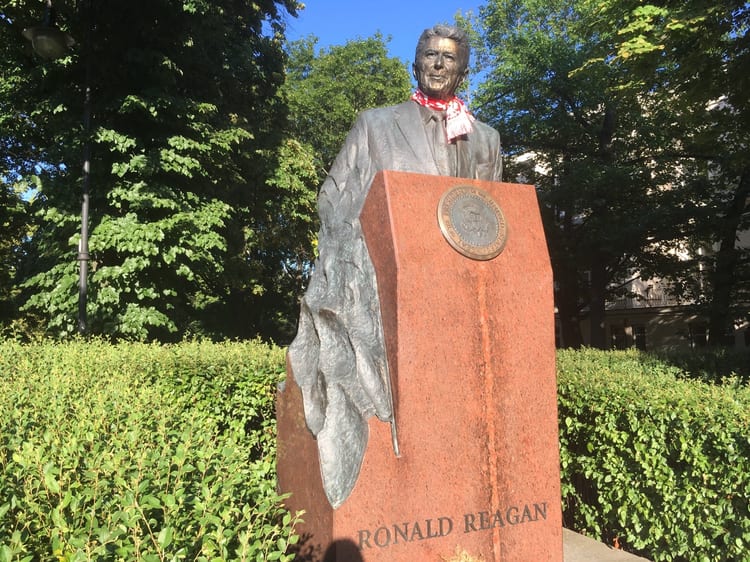 A photo of Monument Ronald Reagan