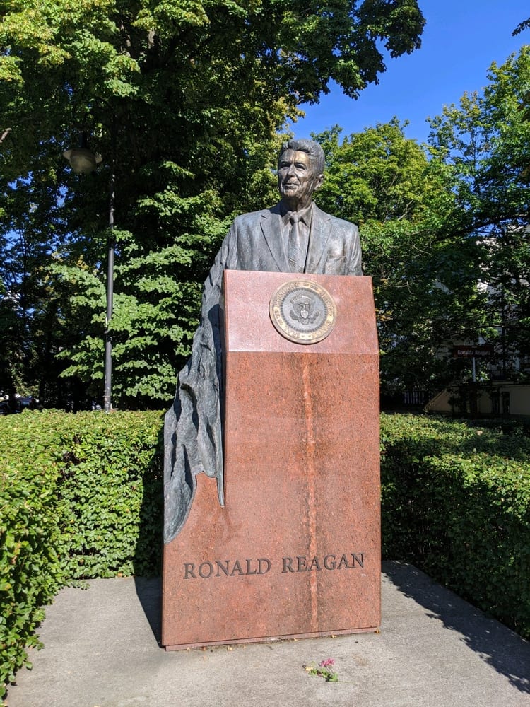 A photo of Monument Ronald Reagan