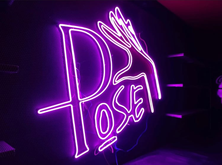 A photo of La Pose