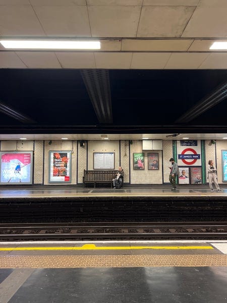 Une photo de Saint James's Park Station