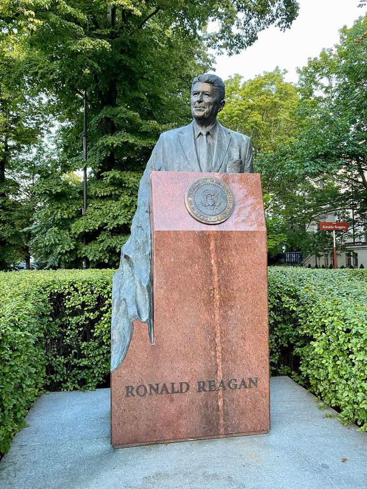 A photo of Monument Ronald Reagan