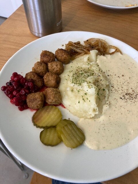 Great mash and seitan balls.