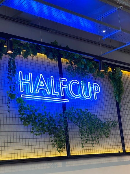 Фото: Half Cup
