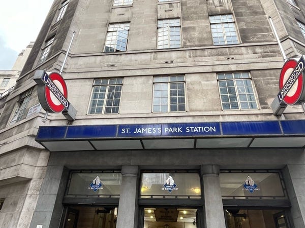 Una foto de Saint James's Park Station