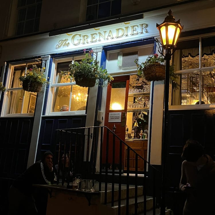 Une photo de The Grenadier