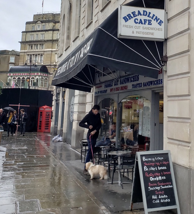 Une photo de Breadline Cafe