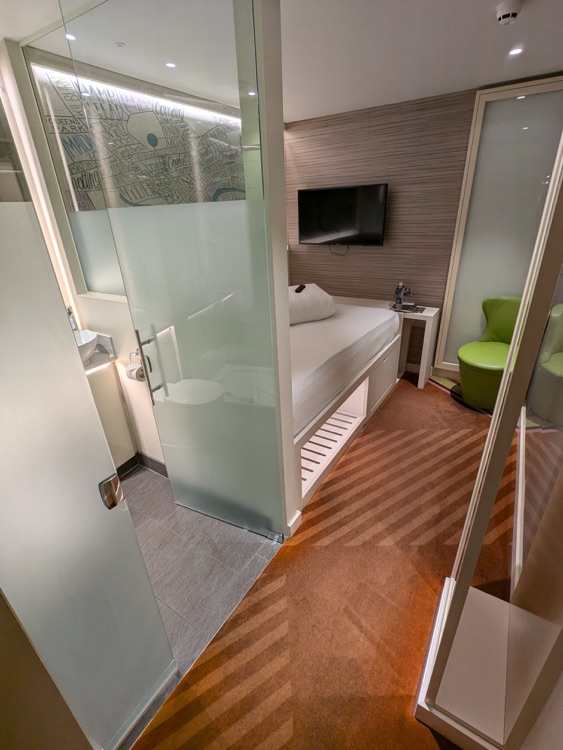 A photo of hub by Premier Inn London City Bank hotel