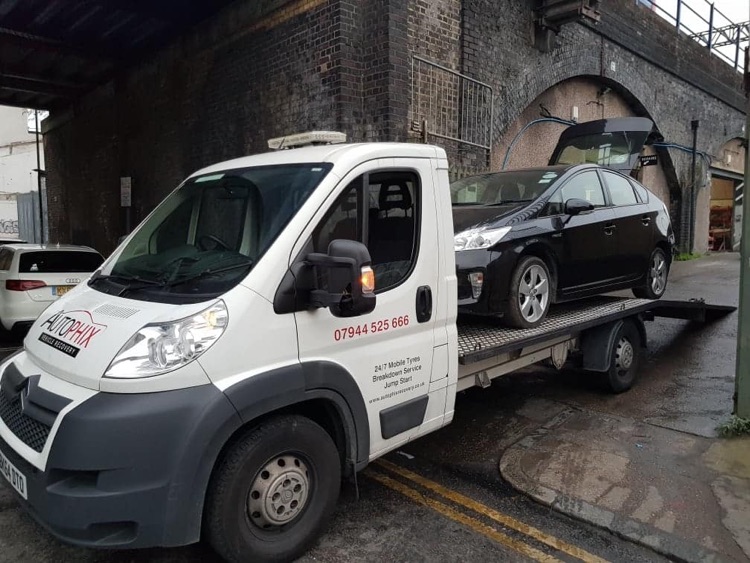 Toyota prius dropping off to Autophix garage