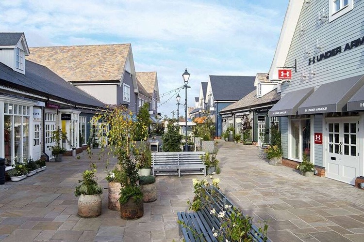 A photo of Bicester Village Private Vehicle Round Trip Service from London
