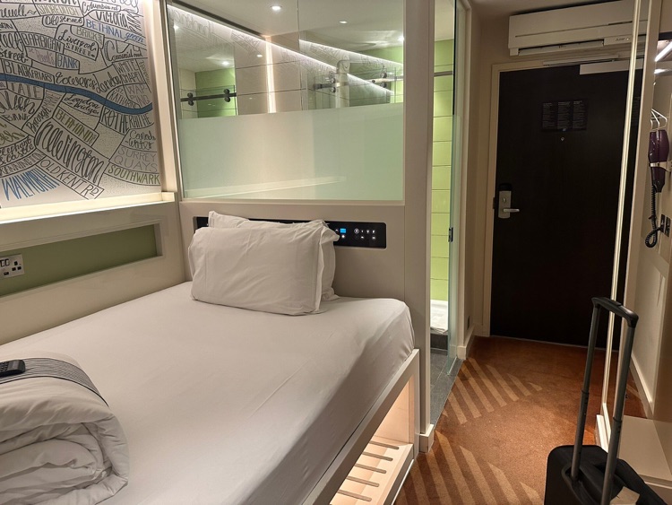 A photo of hub by Premier Inn London City Bank hotel