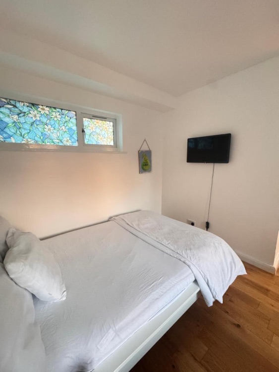 A photo of 33 Bywater