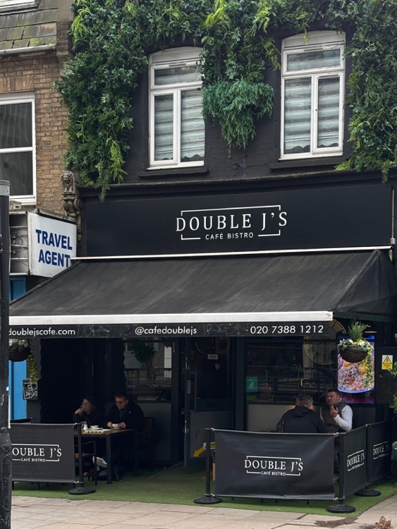 Una foto de Double J's
