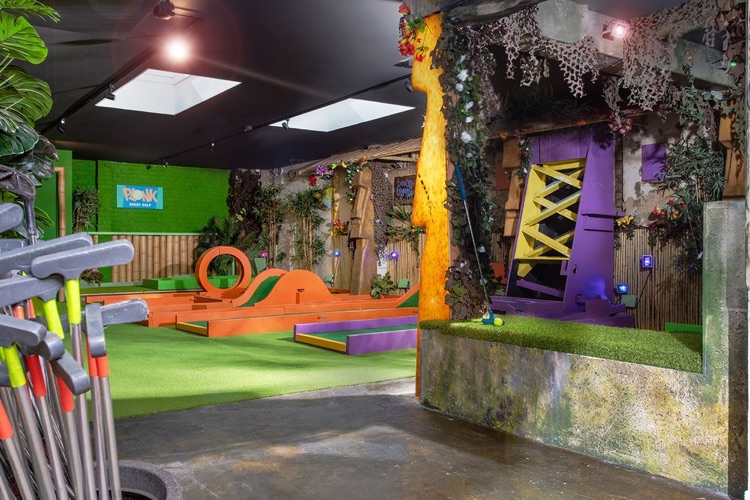 7 Hole Crazy Golf