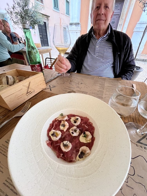 Ribeye carpaccio with prawns and prawn mayo