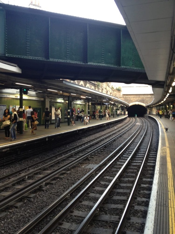 The green conduit above the platform carries the westbourne river. Fact!