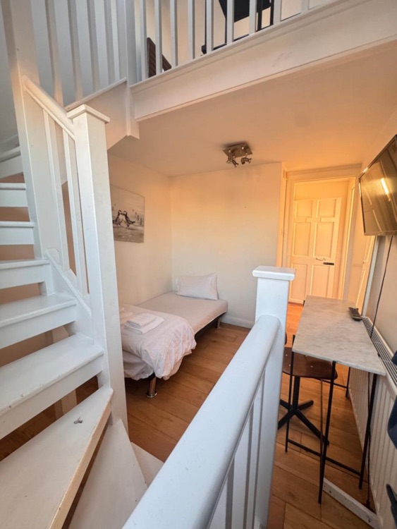 A photo of 33 Bywater