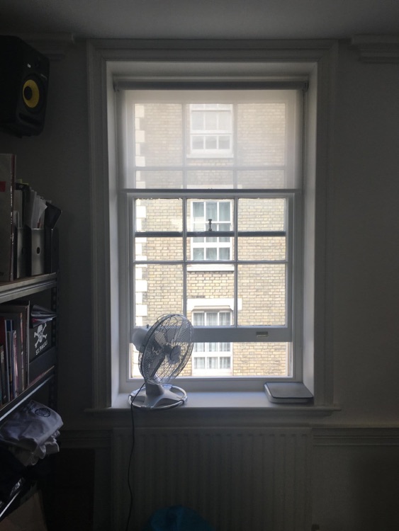 Sheer roller blind