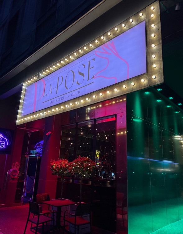 A photo of La Pose