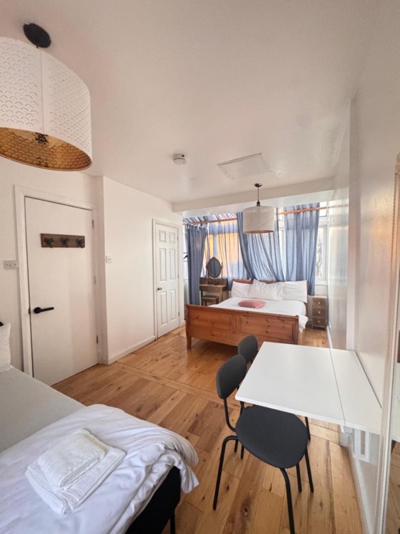 A photo of 33 Bywater