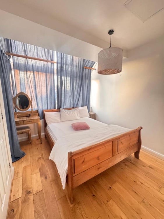 A photo of 33 Bywater