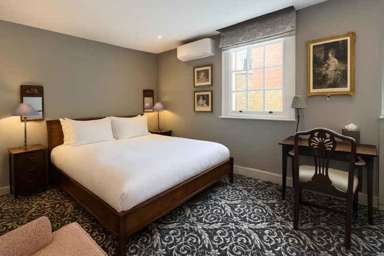 A photo of No. 30 Knightsbridge