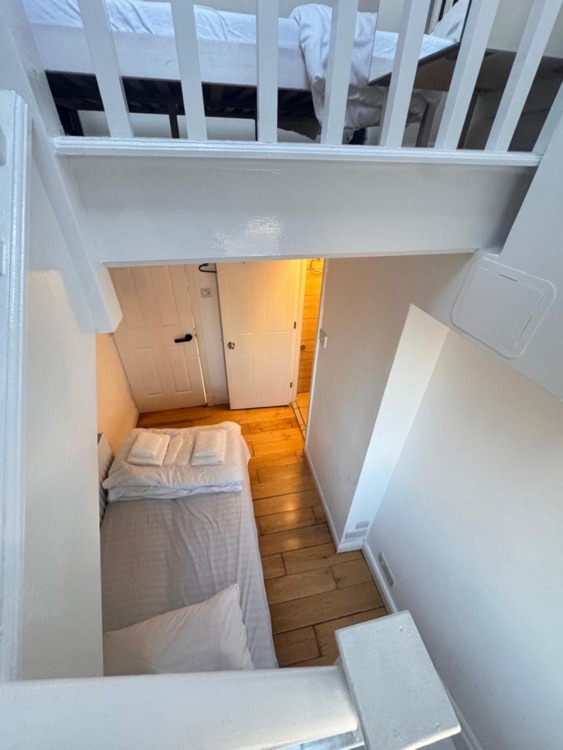 A photo of 33 Bywater