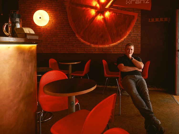 A photo of Oranż